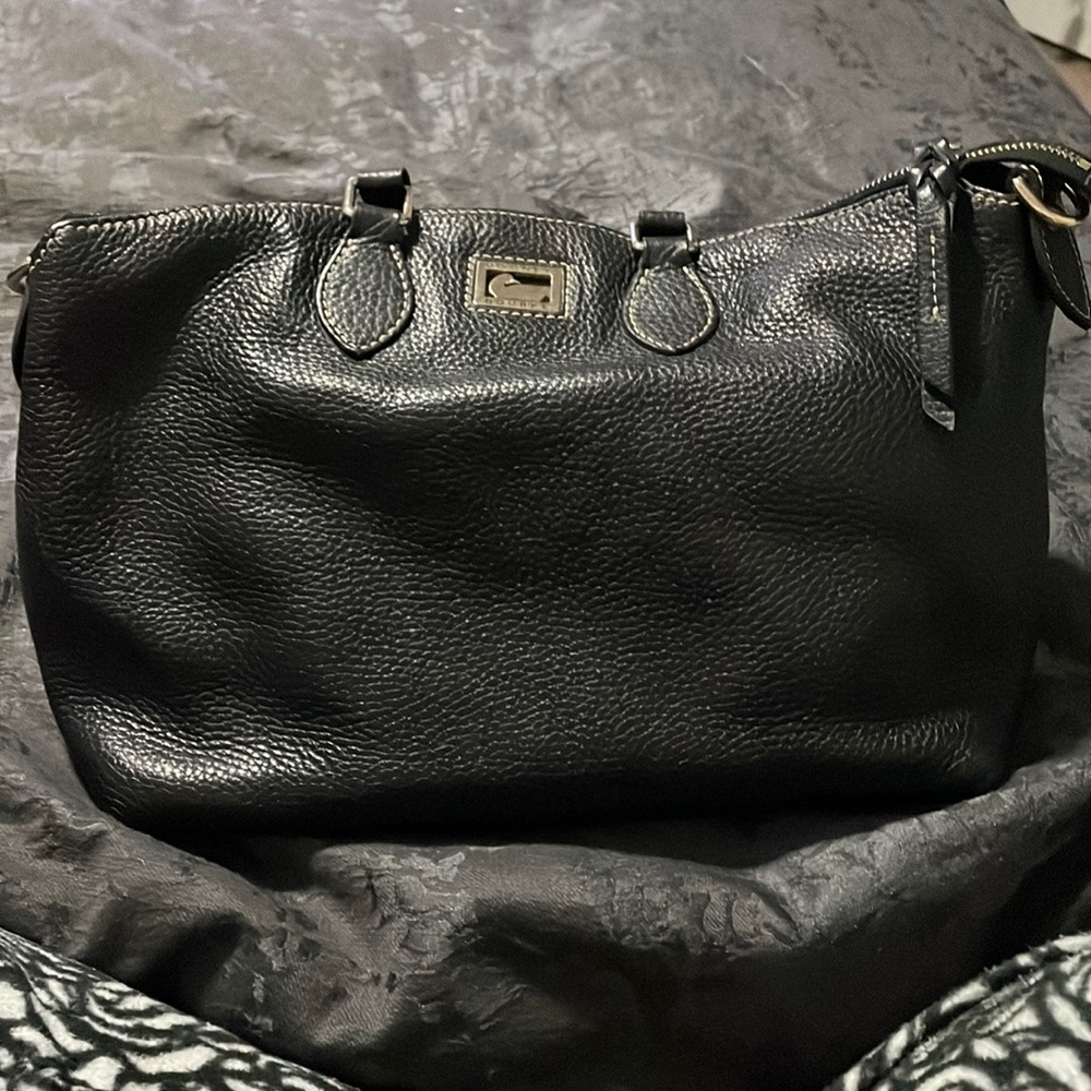 Authentic Dooney and Bourke purse black soft leather excellent condition